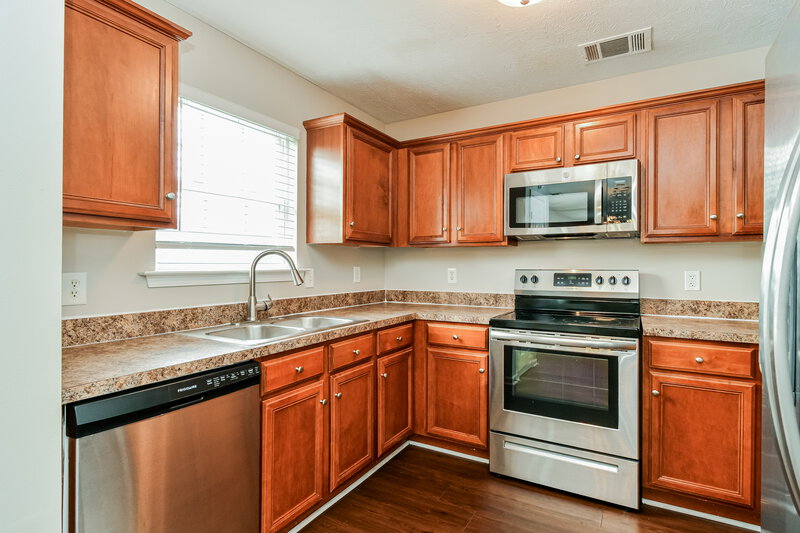 2,180/Mo, 132 Berele Shepsele Ln La Vergne, TN 37086 Kitchen View