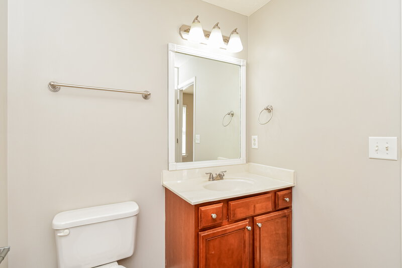 2,180/Mo, 132 Berele Shepsele Ln La Vergne, TN 37086 Main Bathroom View