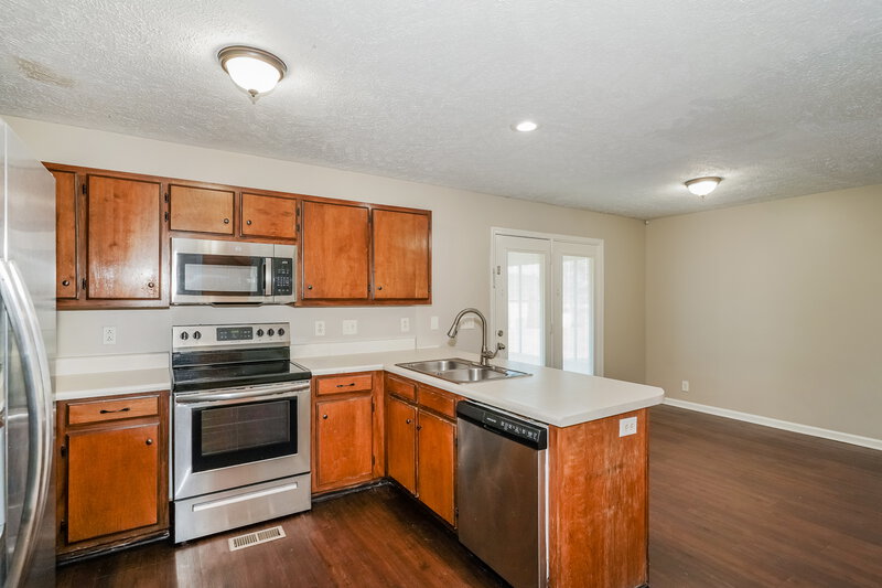 2,105/Mo, 1244 Saint Andrews Dr Murfreesboro, TN 37128 Kitchen View 2