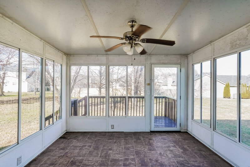 2,105/Mo, 1244 Saint Andrews Dr Murfreesboro, TN 37128 Sun Room View