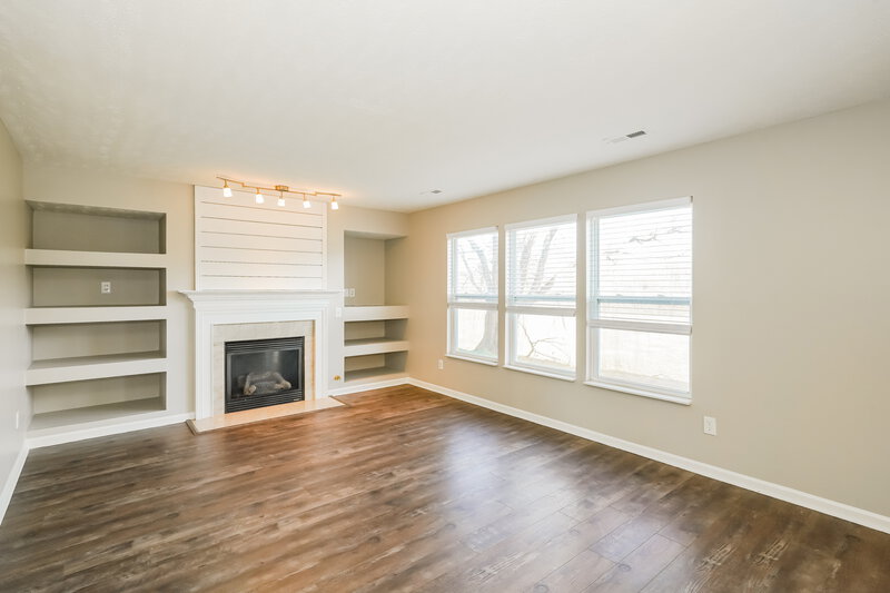 2,175/Mo, 305 Stewart Springs Dr Smyrna, TN 37167 Living Room View 2