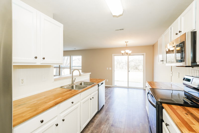 2,175/Mo, 305 Stewart Springs Dr Smyrna, TN 37167 Kitchen View