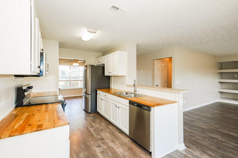 2,175/Mo, 305 Stewart Springs Dr Smyrna, TN 37167 Kitchen View 2