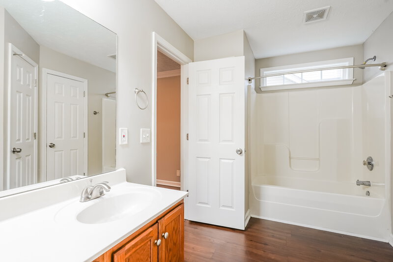 2,295/Mo, 208 Painter Dr Antioch, TN 37013 Main Bathroom View
