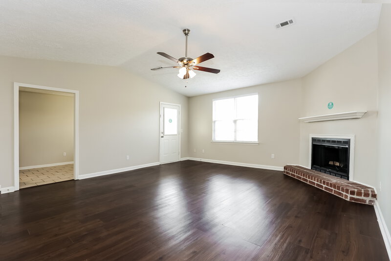 1,860/Mo, 188 Bradford Cir Hendersonville, TN 37075 Living Room View 2
