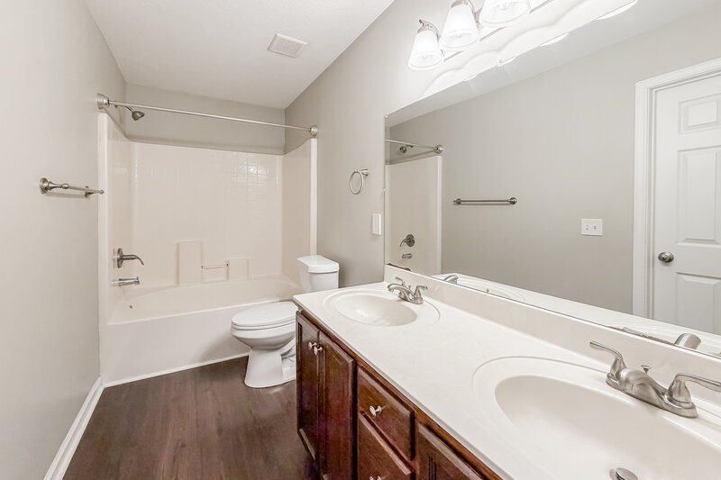 2,225/Mo, 1910 Lawndale Dr Spring Hill, TN 37174 Main Bathroom View