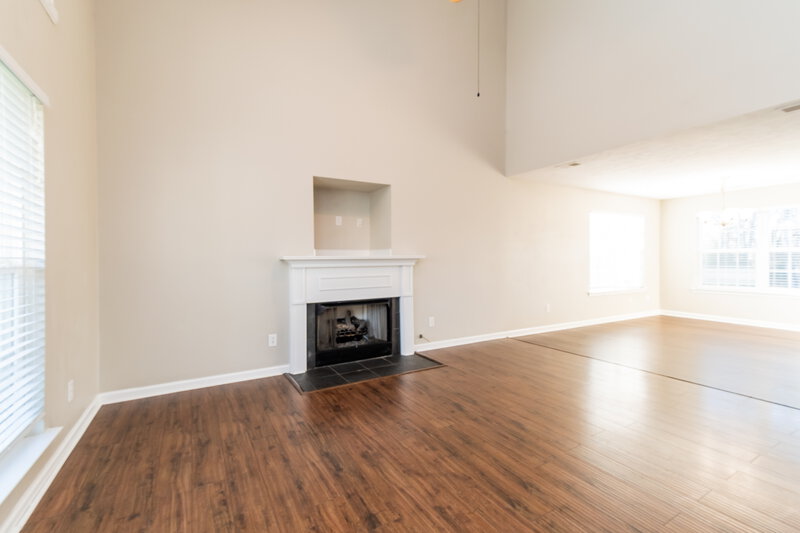 2,295/Mo, 159 Lyndhurst Dr La Vergne, TN 37086 Living Room View