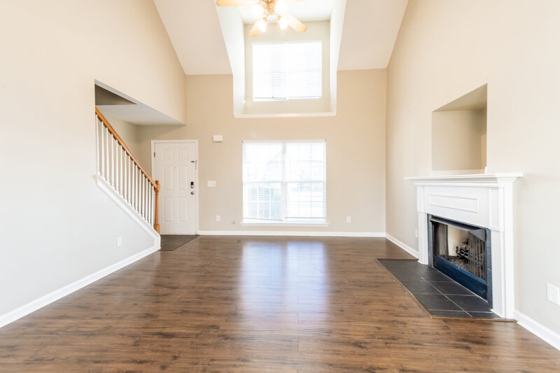 2,295/Mo, 159 Lyndhurst Dr La Vergne, TN 37086 Living Room View 2