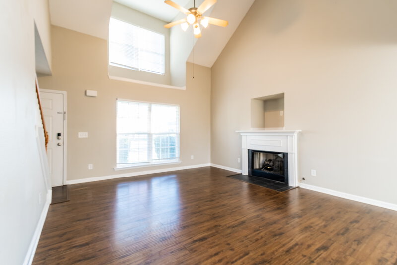 2,295/Mo, 159 Lyndhurst Dr La Vergne, TN 37086 Living Room View 3