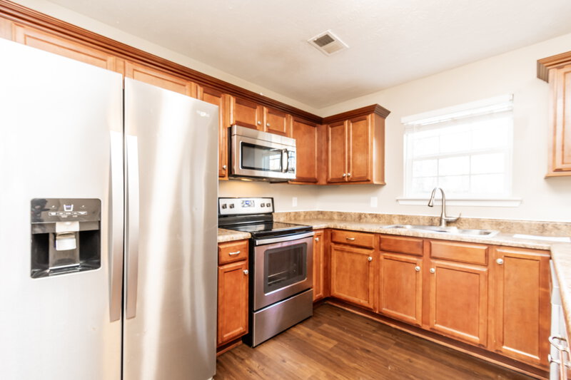 2,295/Mo, 159 Lyndhurst Dr La Vergne, TN 37086 Kitchen View 2