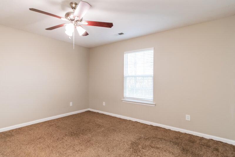 2,295/Mo, 159 Lyndhurst Dr La Vergne, TN 37086 Main Bedroom View