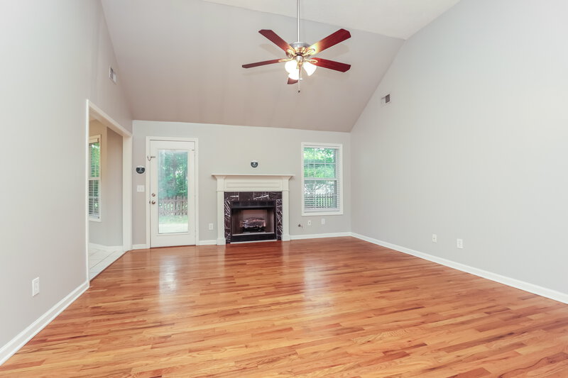 2,195/Mo, 7004 Bridgewater Dr Smyrna, TN 37167 Living Room View
