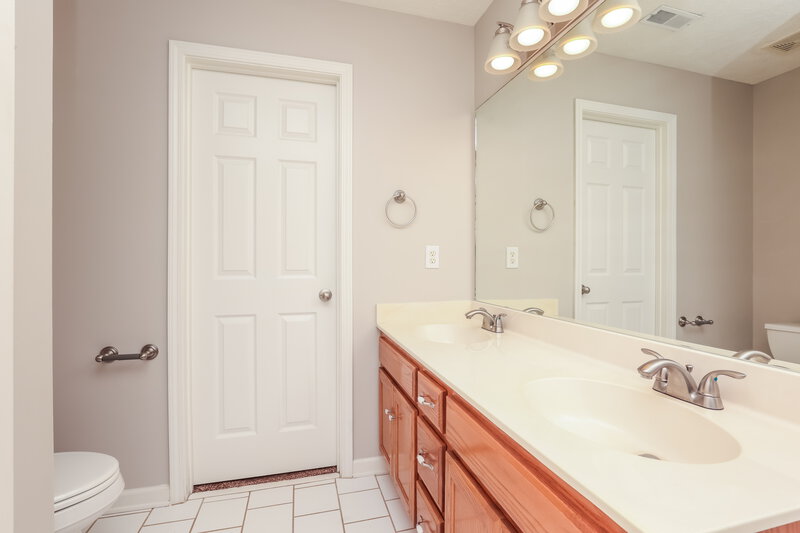 2,195/Mo, 7004 Bridgewater Dr Smyrna, TN 37167 Main Bathroom View 2
