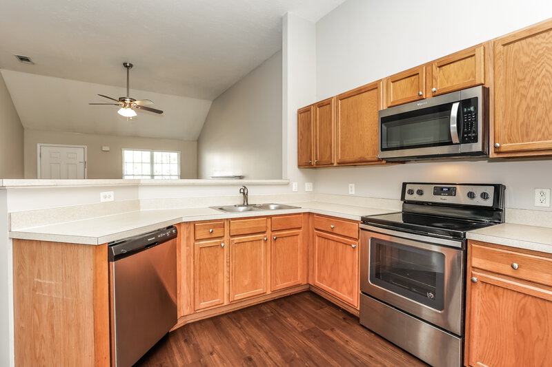 2,190/Mo, 153 Mary Joe Martin Dr La Vergne, TN 37086 Kitchen View 2