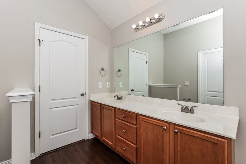 2,190/Mo, 153 Mary Joe Martin Dr La Vergne, TN 37086 Main Bathroom View 2