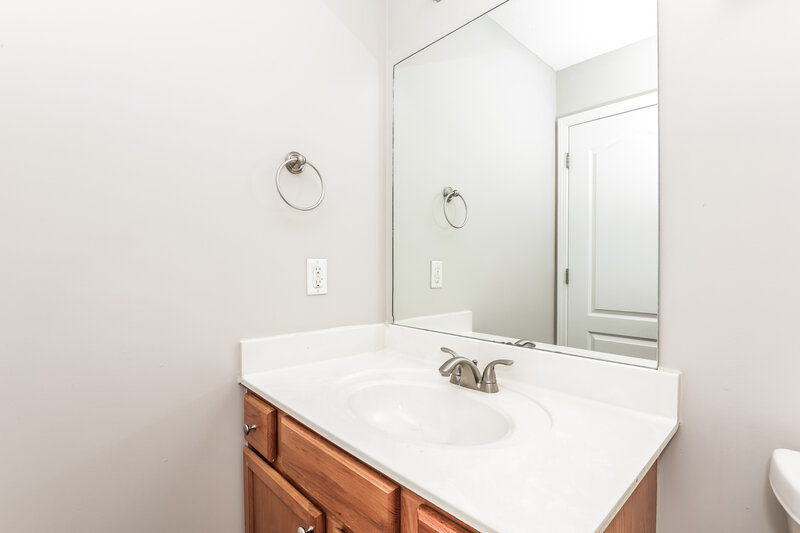 2,190/Mo, 153 Mary Joe Martin Dr La Vergne, TN 37086 Bathroom View