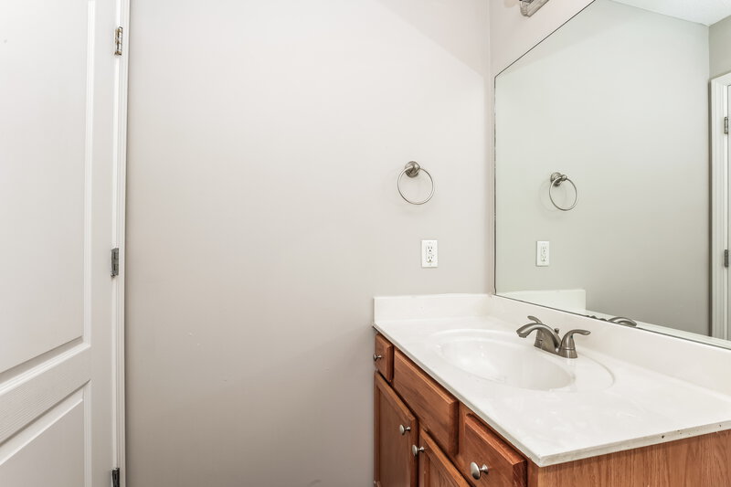 2,190/Mo, 153 Mary Joe Martin Dr La Vergne, TN 37086 Bathroom View 2