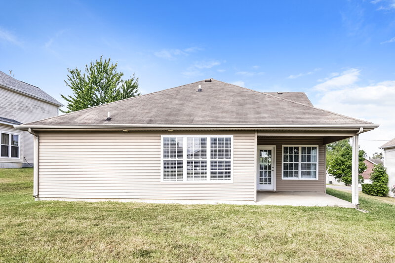 2,190/Mo, 153 Mary Joe Martin Dr La Vergne, TN 37086 Rear View