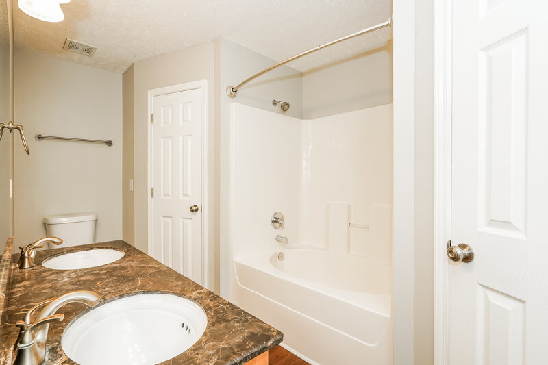 2,060/Mo, 900 Pebble Beach Cir Mt Juliet, TN 37122 Main Bathroom View