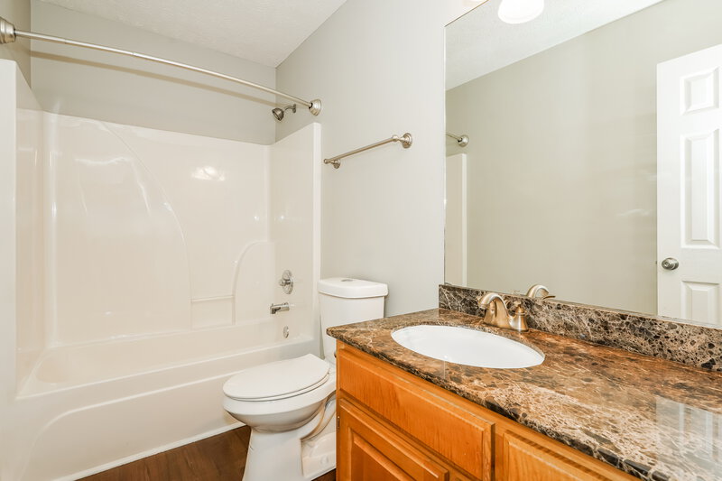 2,060/Mo, 900 Pebble Beach Cir Mt Juliet, TN 37122 Bathroom View