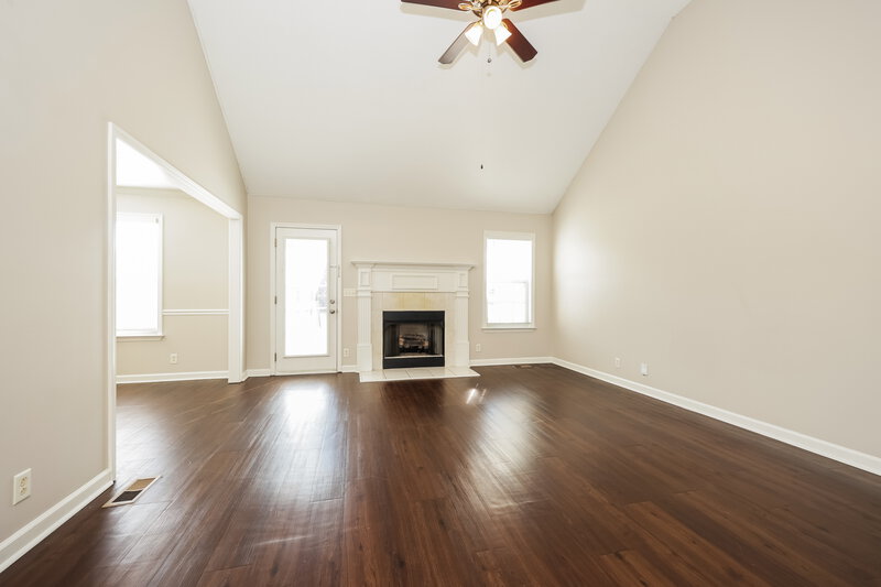1,825/Mo, 1204 Red Oak Ct Murfreesboro, TN 37130 Living Room View