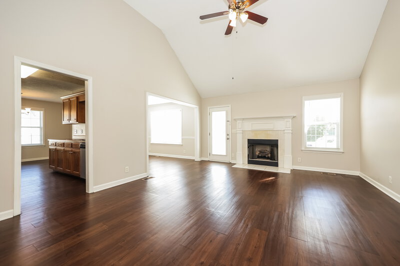 1,825/Mo, 1204 Red Oak Ct Murfreesboro, TN 37130 Living Room View 2