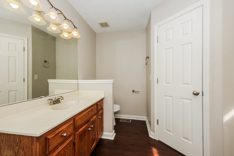 1,825/Mo, 1204 Red Oak Ct Murfreesboro, TN 37130 Main Bathroom View