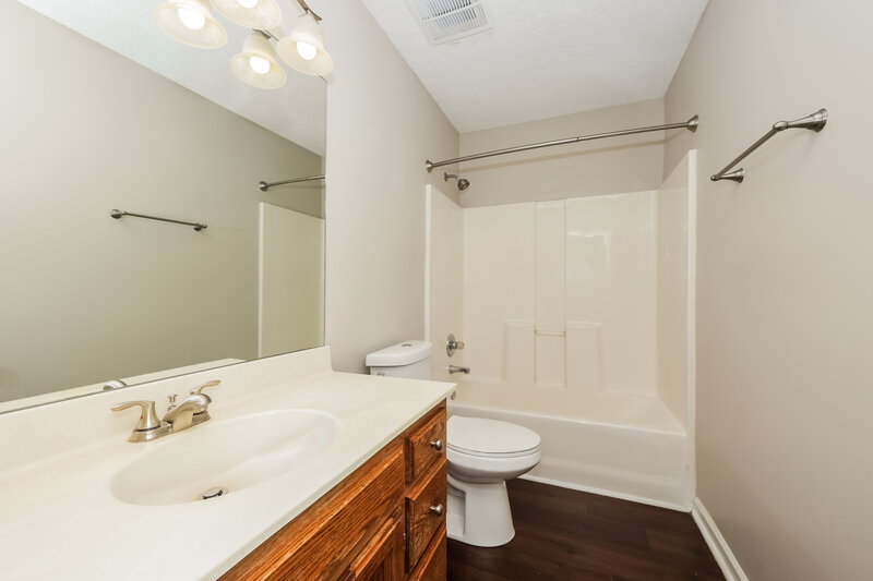 1,825/Mo, 1204 Red Oak Ct Murfreesboro, TN 37130 Bathroom View
