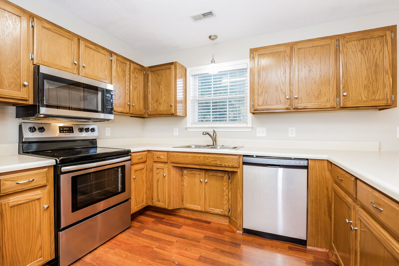 2,010/Mo, 1208 Newlodge Ct Antioch, TN 37013 Kitchen View 2