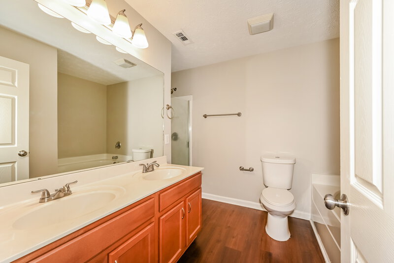 2,285/Mo, 179 Sophie Dr Antioch, TN 37013 Main Bathroom View