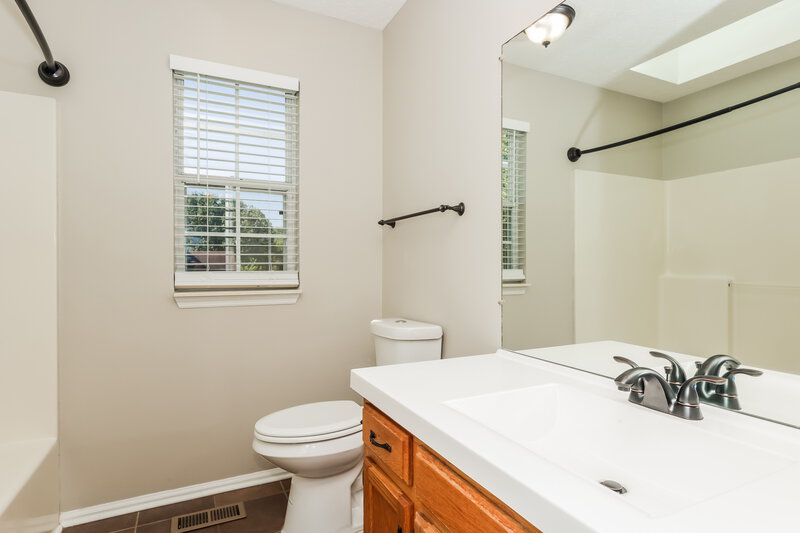 1,820/Mo, 3512 Calais Cir Antioch, TN 37013 Main Bathroom View