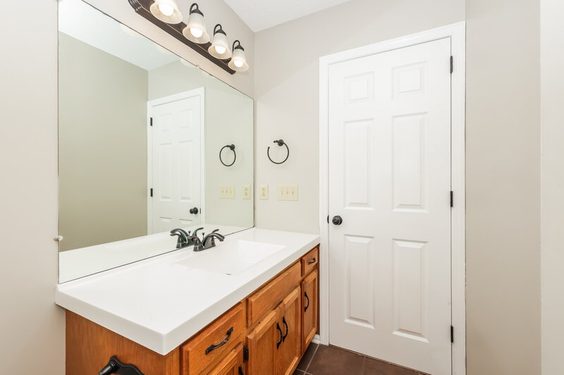 1,820/Mo, 3512 Calais Cir Antioch, TN 37013 Main Bathroom View 2