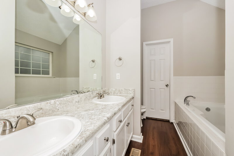 2,560/Mo, 1802 N Bonham Ct Old Hickory, TN 37138 Main Bathroom View