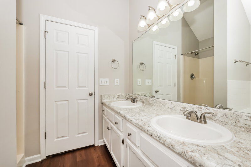 2,560/Mo, 1802 N Bonham Ct Old Hickory, TN 37138 Main Bathroom View 2
