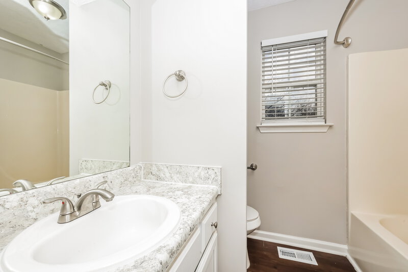 2,560/Mo, 1802 N Bonham Ct Old Hickory, TN 37138 Bathroom View 2