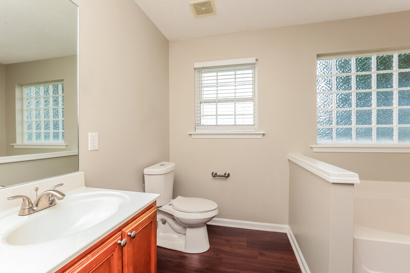 1,900/Mo, 8628 Lawson Dr Antioch, TN 37013 Bathroom View