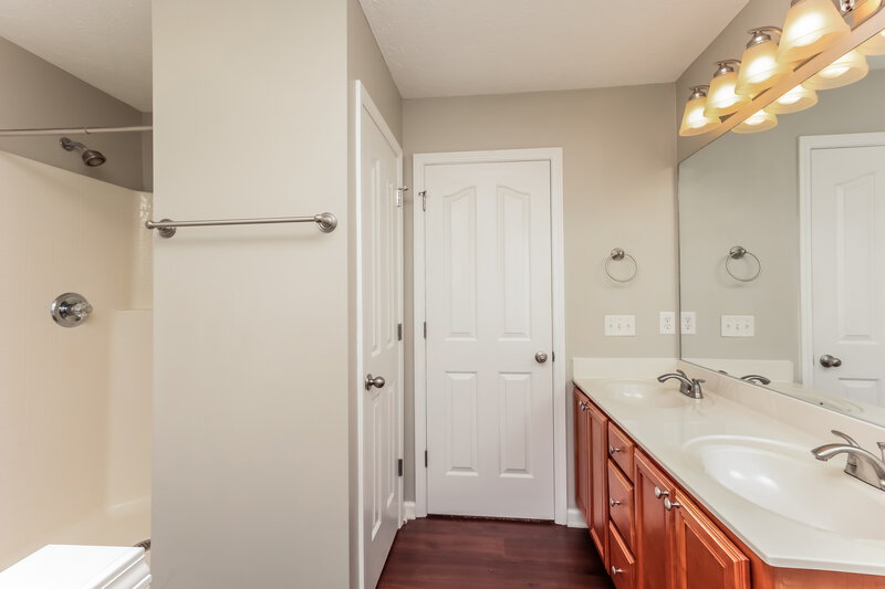 1,900/Mo, 8628 Lawson Dr Antioch, TN 37013 Bathroom View 2