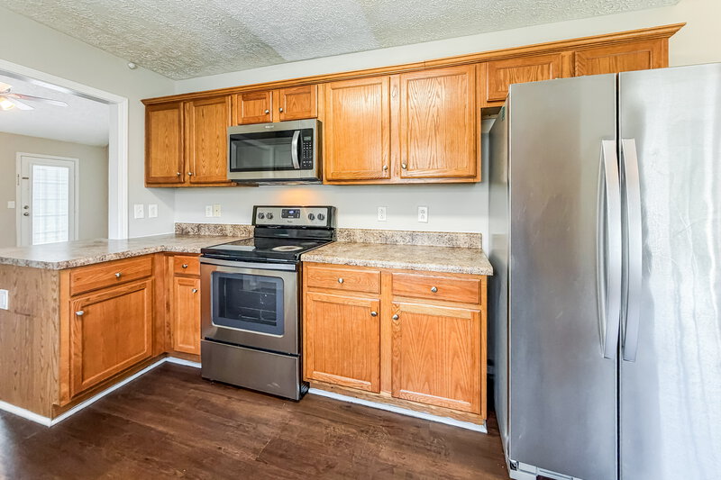 2,515/Mo, 2816 Windcrest Trl Antioch, TN 37013 Kitchen View
