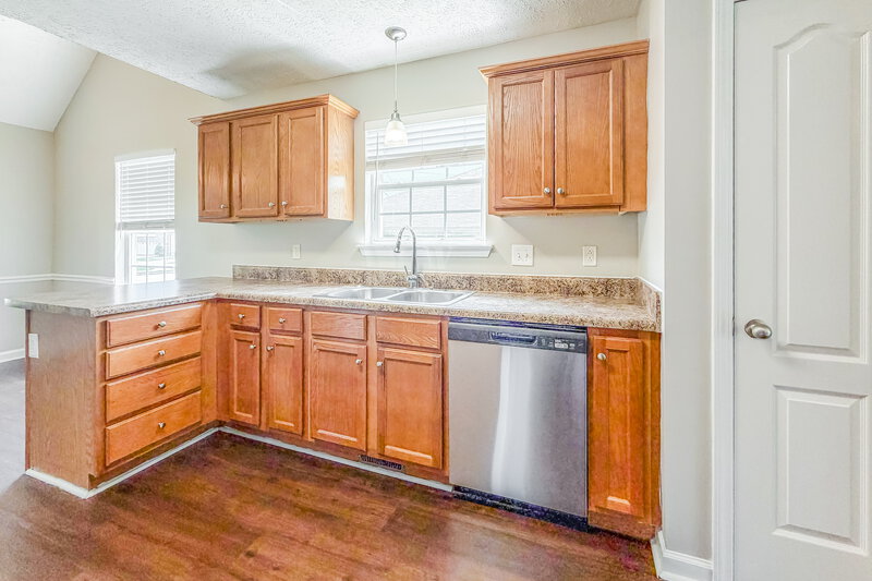 2,515/Mo, 2816 Windcrest Trl Antioch, TN 37013 Kitchen View 2