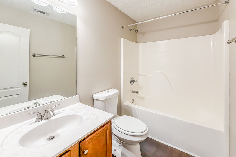 2,515/Mo, 2816 Windcrest Trl Antioch, TN 37013 Bathroom View