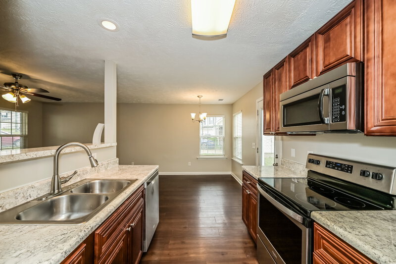 2,030/Mo, 1065 Tammy Sue Ln La Vergne, TN 37086 Kitchen View 2