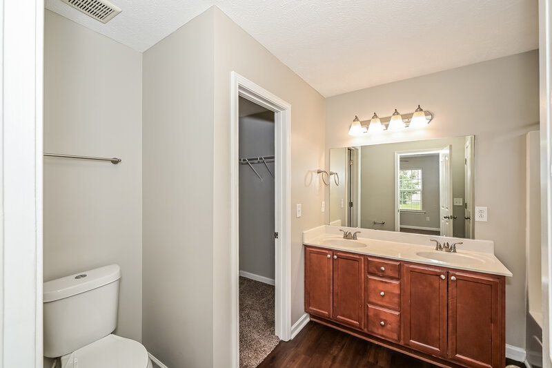 2,030/Mo, 1065 Tammy Sue Ln La Vergne, TN 37086 Main Bathroom View
