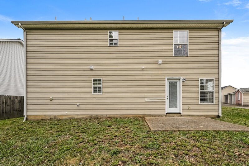 2,030/Mo, 1065 Tammy Sue Ln La Vergne, TN 37086 Rear View
