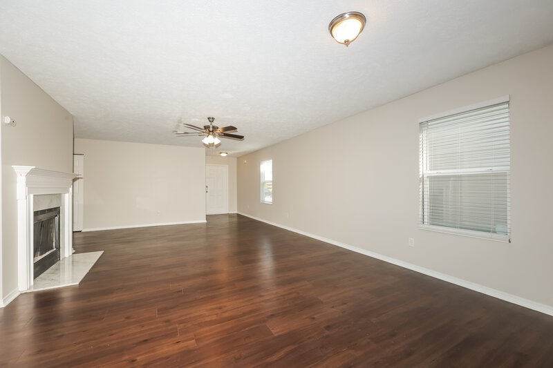 1,830/Mo, 5240 Sunsail Dr Antioch, TN 37013 Living Room View 2