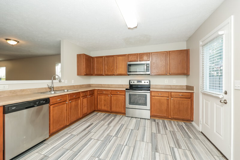 1,830/Mo, 5240 Sunsail Dr Antioch, TN 37013 Kitchen View 2