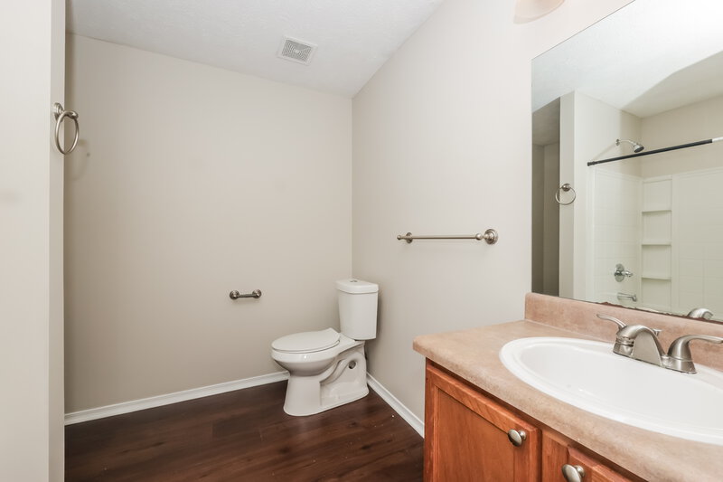 1,830/Mo, 5240 Sunsail Dr Antioch, TN 37013 Main Bathroom View