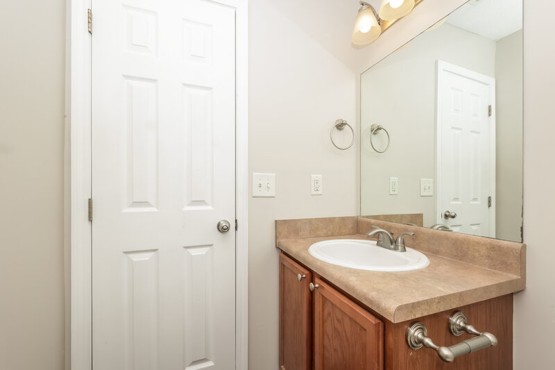 1,830/Mo, 5240 Sunsail Dr Antioch, TN 37013 Bathroom View 2