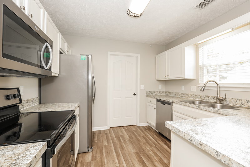 2,210/Mo, 1630 Lisburn Dr Murfreesboro, TN 37128 Kitchen View