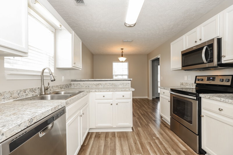 2,210/Mo, 1630 Lisburn Dr Murfreesboro, TN 37128 Kitchen View 2