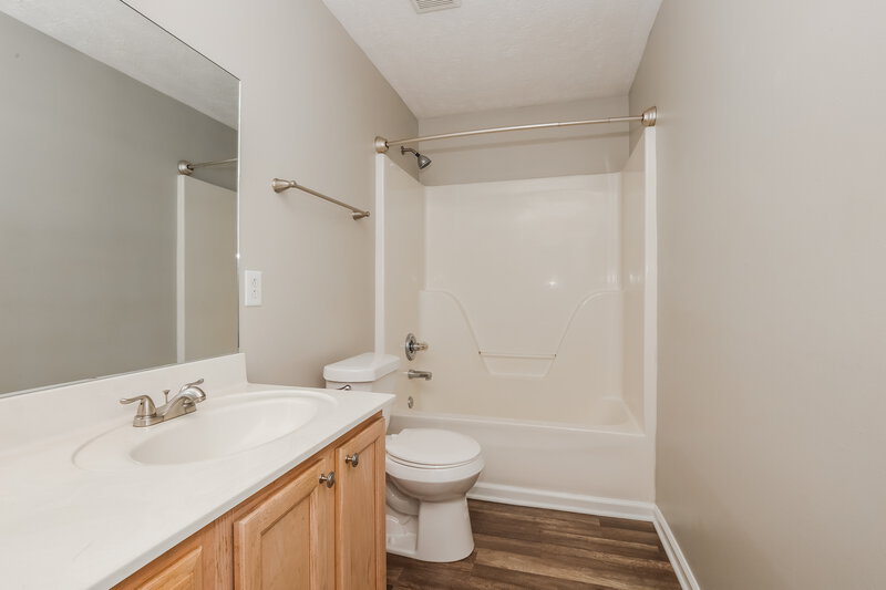 2,210/Mo, 1630 Lisburn Dr Murfreesboro, TN 37128 Main Bathroom View